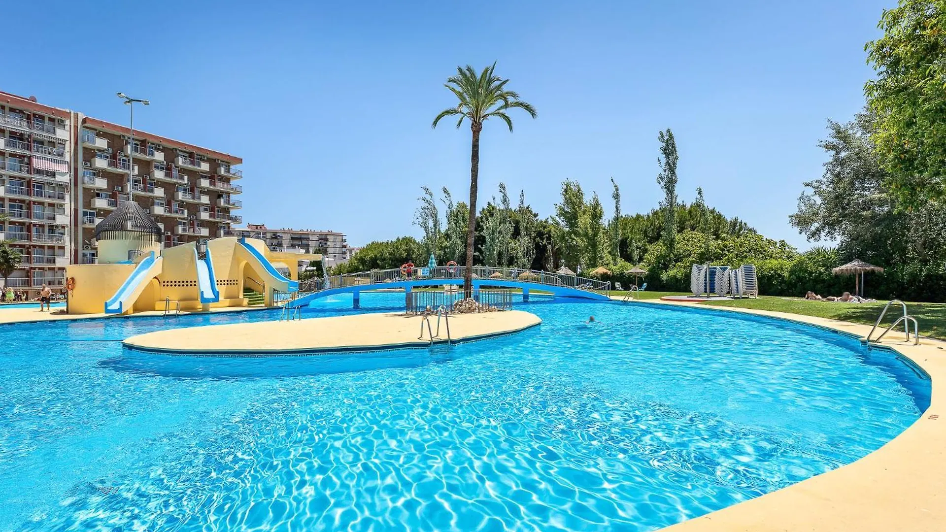797 Holiday Rentals - Acogedor Estudio Ubicado En Edificio Jupiter Benalmadena